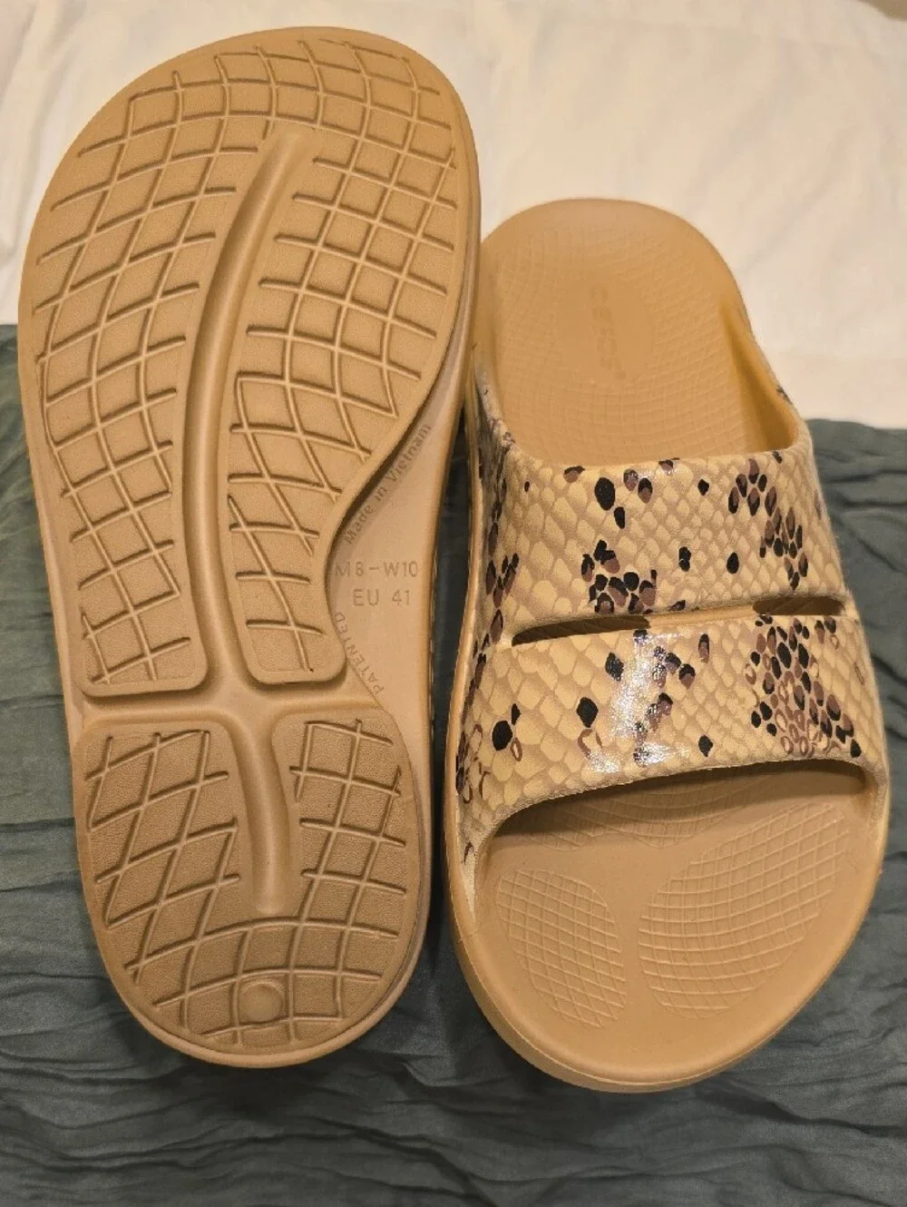 Women's (10)/ Men's (8)  Beige Snake-Print Slide Sandals